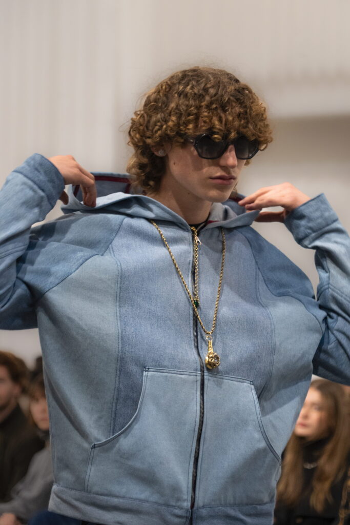 BLOUSON AVEC CAPUCHE