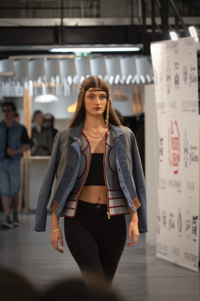 VESTE OFFICIER ET MADONE