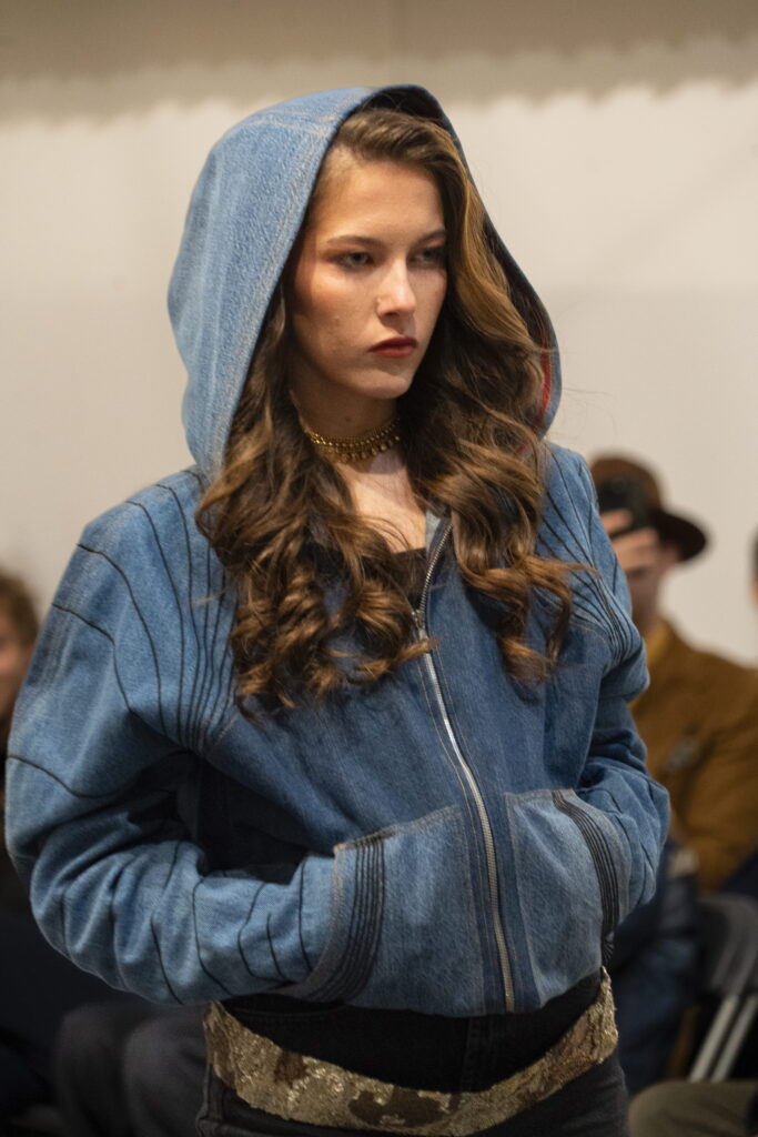 BLOUSON CAPUCHE BRODE